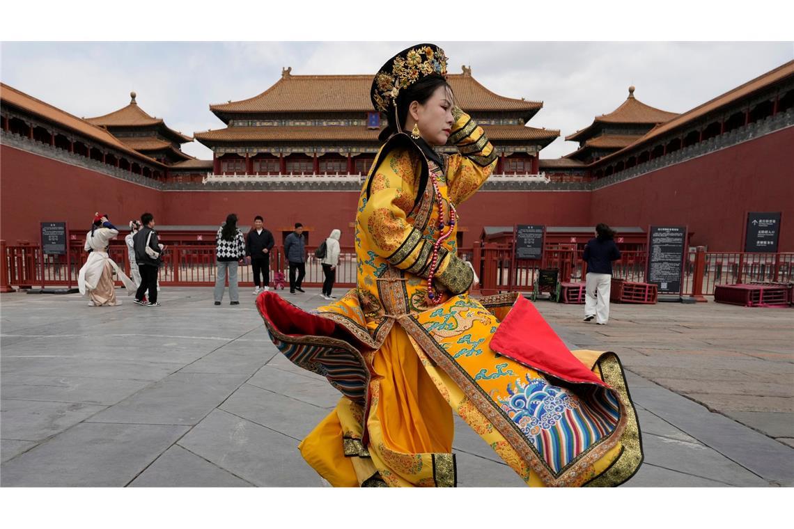 Heftige Stürme treffen Peking Peking schloss wegen eines Sturms auch die berühmte Verbotene Stadt.