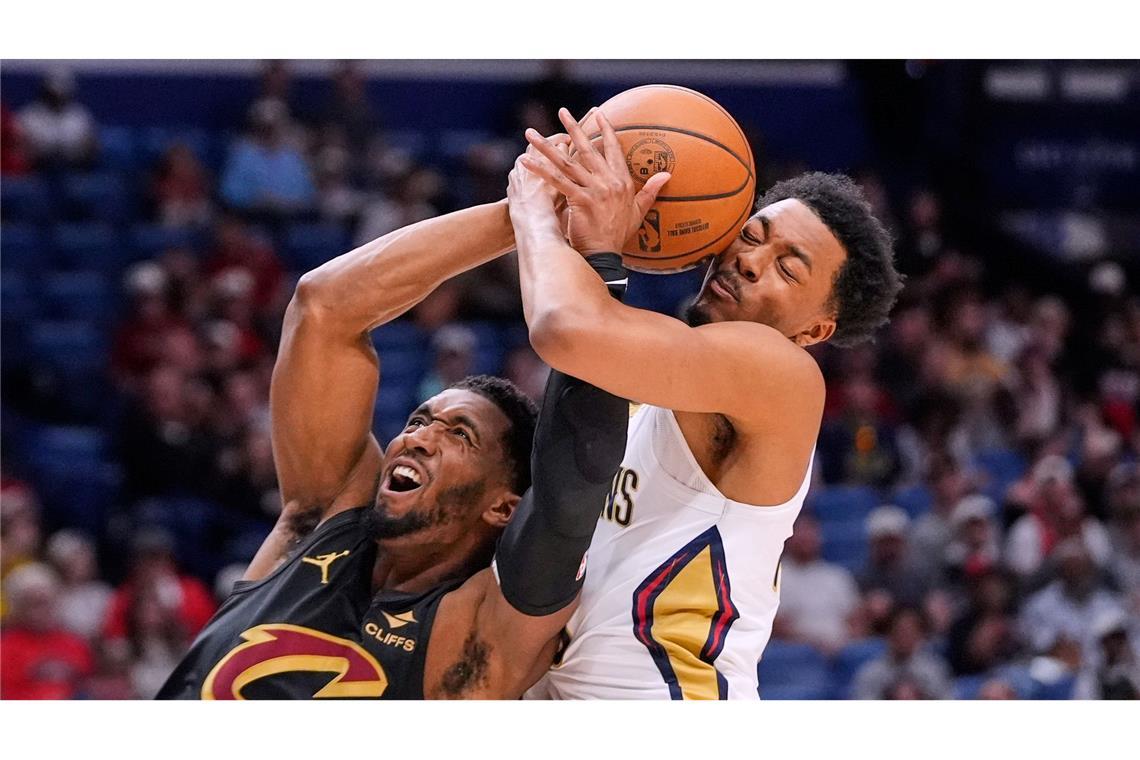 Pelicans gegen Cavaliers in New Orleans: Mitchell und Murphy III ringen um Position unter dem Korb