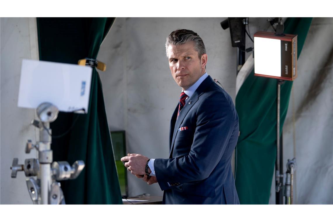 Trumps Regierung wegen Geheimchat-Affäre in Erklärungsnot Pentagon-Chef Hegseth bezichtigt den "Atlantic"-Journalisten Goldberg faktisch der Lüge.
