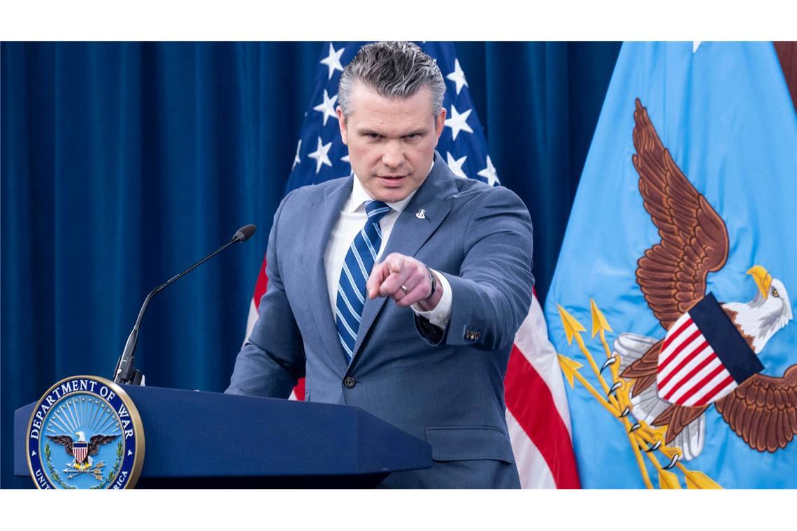 Pentagon-Chef Hegseth warnt den Iran.