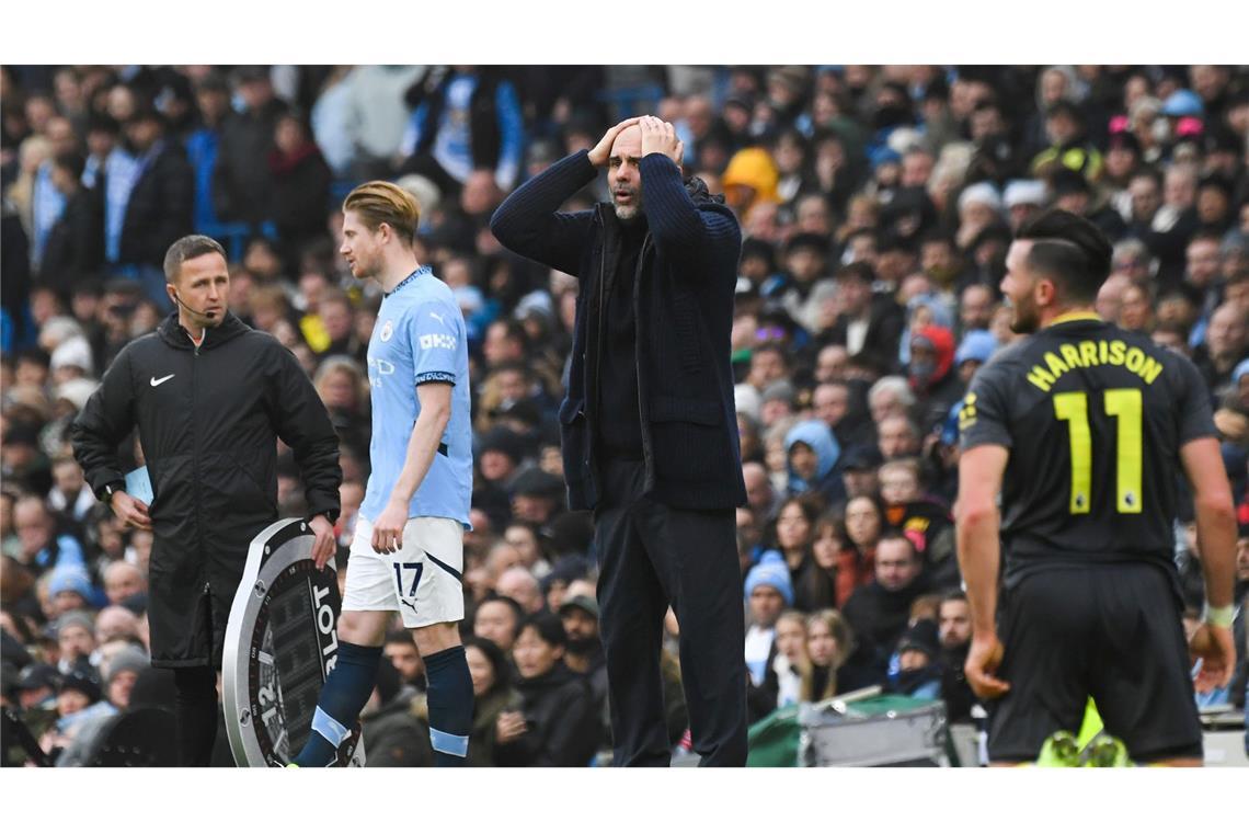 Noch mehr Stars: Guardiola sieht Shoppingtour als Lösung Pep Guardiola und Manchester City stecken in einer massiven Krise. In 13 Spielen gelang nur ein Sieg.