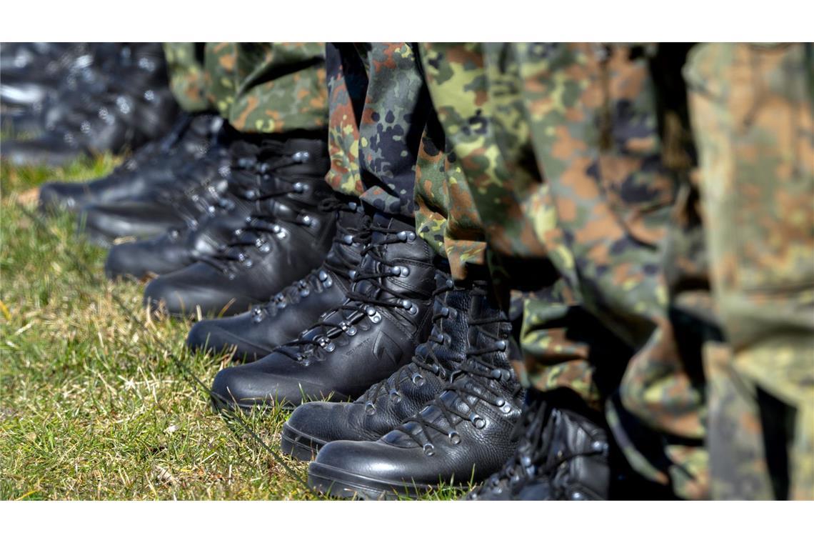 Per Losverfahren zur Bundeswehr? Das hält die Mehrheit der Deutschen für falsch.
