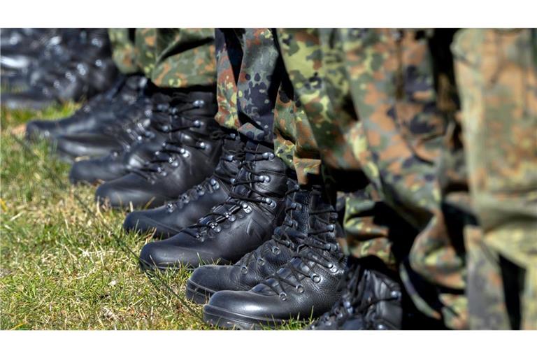 Per Losverfahren zur Bundeswehr? Das hält die Mehrheit der Deutschen für falsch.