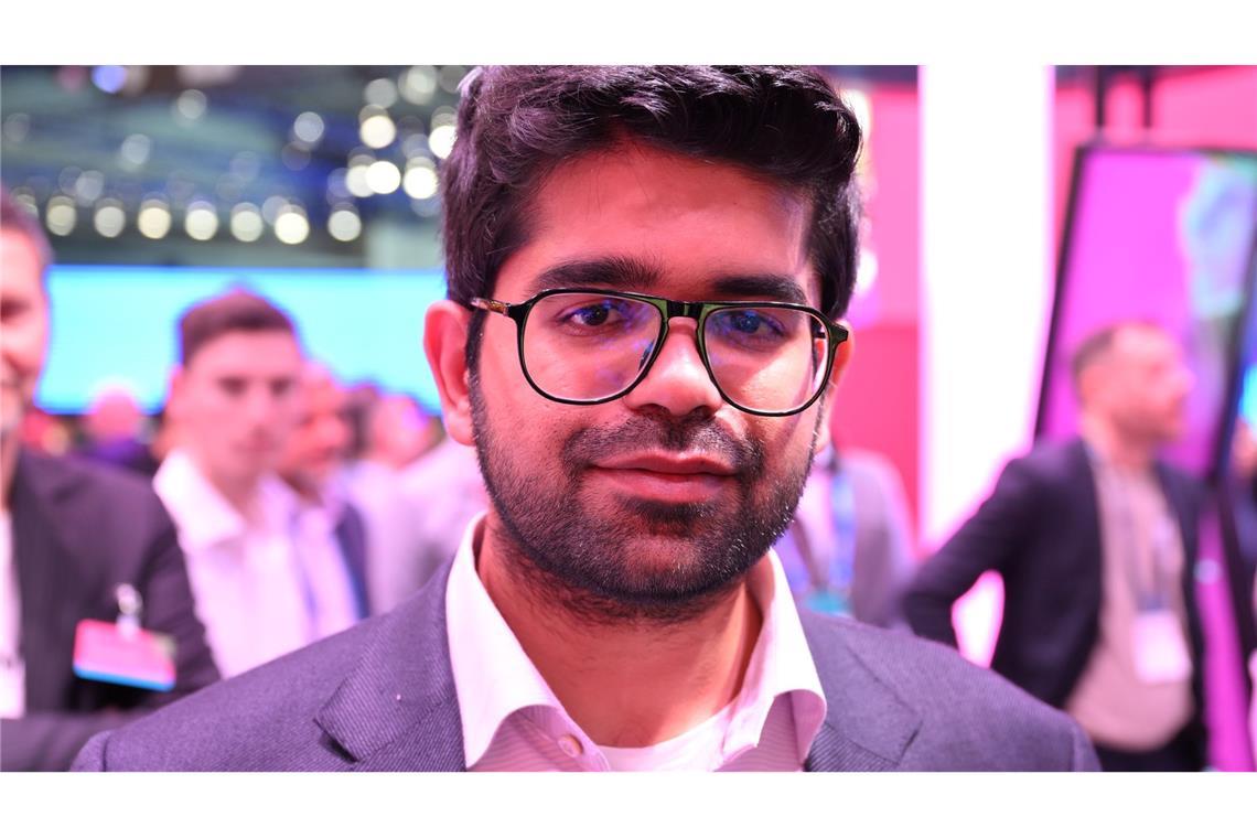 Telekom bringt Smartphone ohne sichtbare Apps auf den Markt Perplexity-Chef Aravind Srinivas sieht KI-Assistenten als proaktive Begleiter, die nicht nur Fragen beantworten, sondern auch Alltagsaufgaben erledigen.