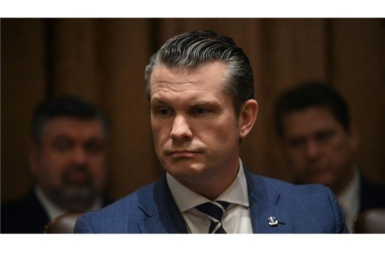 Pete Hegseth steht nach dem Signal-Gate unter Druck, bekommt bislang aber Rückendeckung von Donald Trump.