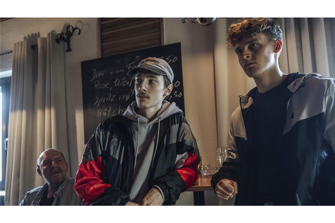 Peter Feidt (Albert Lichtenstern, Mitte) fordert Rache für seinen ermordeten Vater...