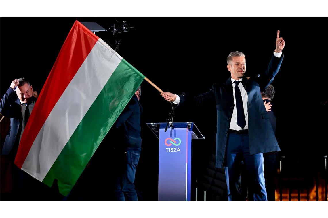 Peter Magyar weiß seinen spektakulären Wahlsieg zu zelebrieren.