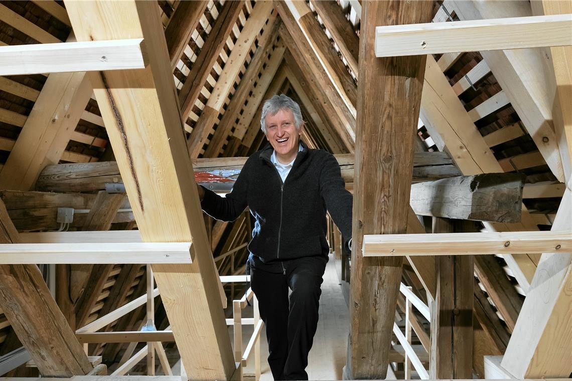 Stadtkirche erstrahlt in neuem Glanz Pfarrer Hans Joachim Stein freut sich, dass die Sanierung der Stadtkirche glatt lief und Dachstuhl, Dach und Fassade für lange Zeit fit gemacht sind.