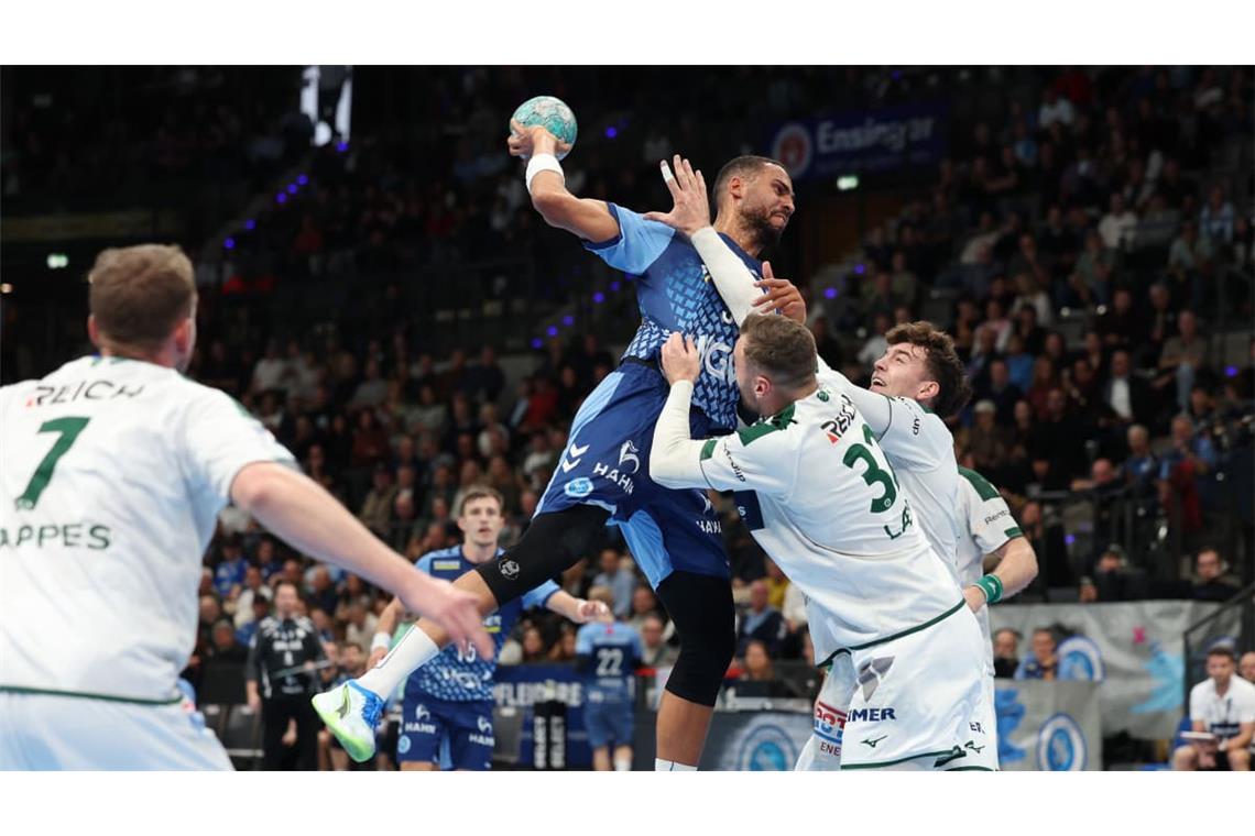 Philipp Ahouansou zieht ab gegen seinen Ex-Club HSG Wetzlar.