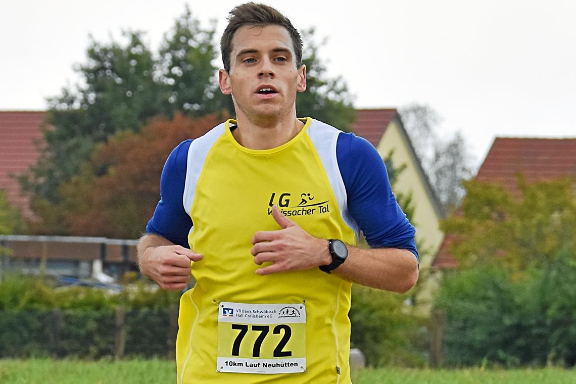 Philipp Hoffmann von der LG Weissacher Tal gewinnt zum ersten Mal den Laufcup. Foto: Tobias Sellmaier