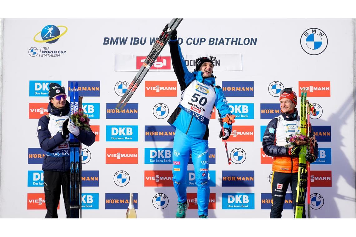 Philipp Horn (r) erlebt seine Premiere bei der Siegerehrung.