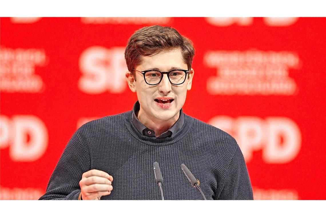 Juso-Chef Philipp Türmer nennt Wehrdienststreit „politische Bruchlandung“ Philipp Türmer (SPD), Juso Bundesvorsitzender, wirft der Koalition angesichts der Debatte um den neuen Wehrdienst eine „politische Bruchlandung“ wie in Ampelzeiten vor.