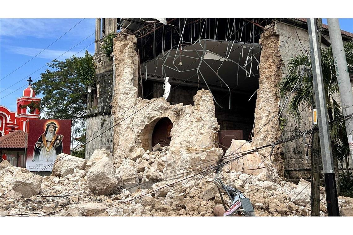 Bilder des Tages Philippinen: Erdbeben hinterlässt deutliche Schäden an den Gebäuden.