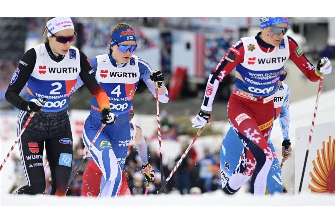 Tränen nach dem "Krimi": Langläuferinnen feiern WM-Bronze Pia Fink (l) zeigte als Startläuferin eine starke Leistung.
