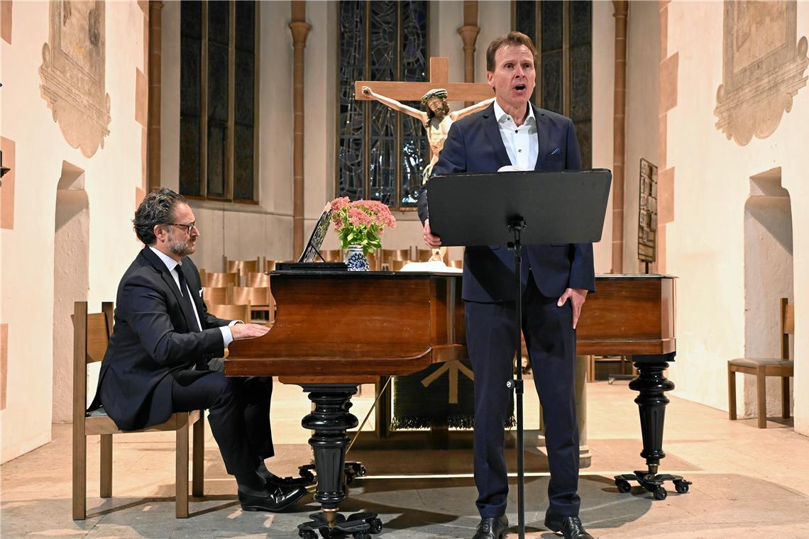 Ernste Gesänge mit Empathie gestaltet Pianist Götz Payer (links) und Solobariton Thomas Scharr gestalten den geistlichen Liederabend. Foto: Elisabeth Klaper