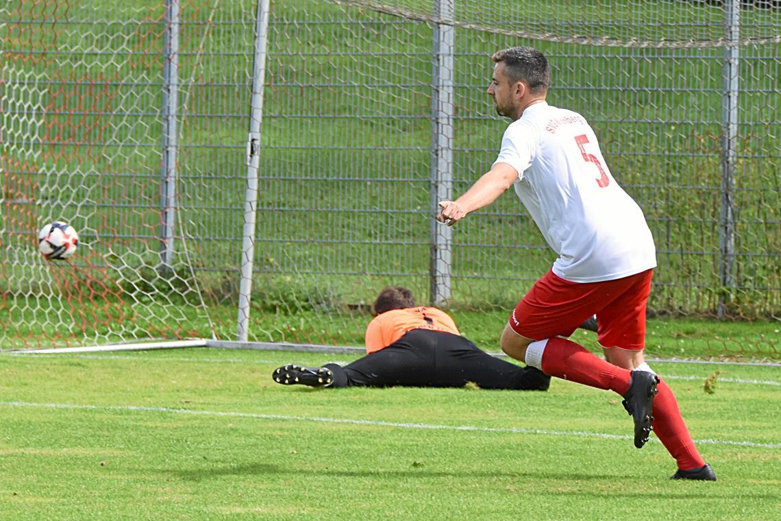 Fußball-Kreisliga B 2: Der SV Spiegelberg bleibt weiterhin oben mit dran Pierre Paul und die SVG Kirchberg bejubeln im zweiten Saisonspiel ihren zweiten Saisonsieg. Foto: Tobias Sellmaier