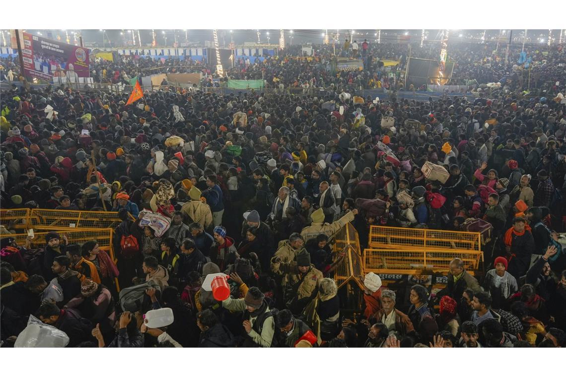 30 Tote bei Massenpanik bei Pilgerfest in Indien Pilger beim Hindu-Fest Maha Kumbh Mela.