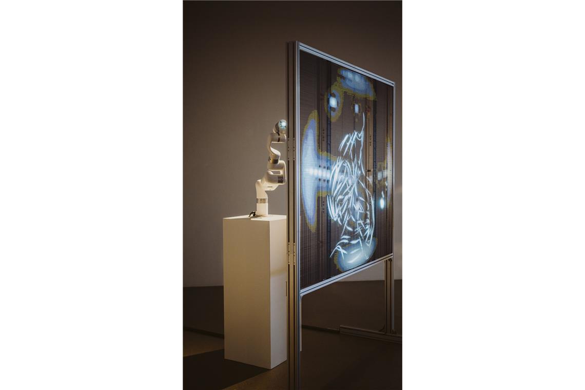 Sougwen Chung – die Künstlerin, die mit Robotern malt Pinselstriche, Skulpturen, Roboter – die Ausstellung zeigt verschiedene Ansätze – noch bis zum 15. Dezember.