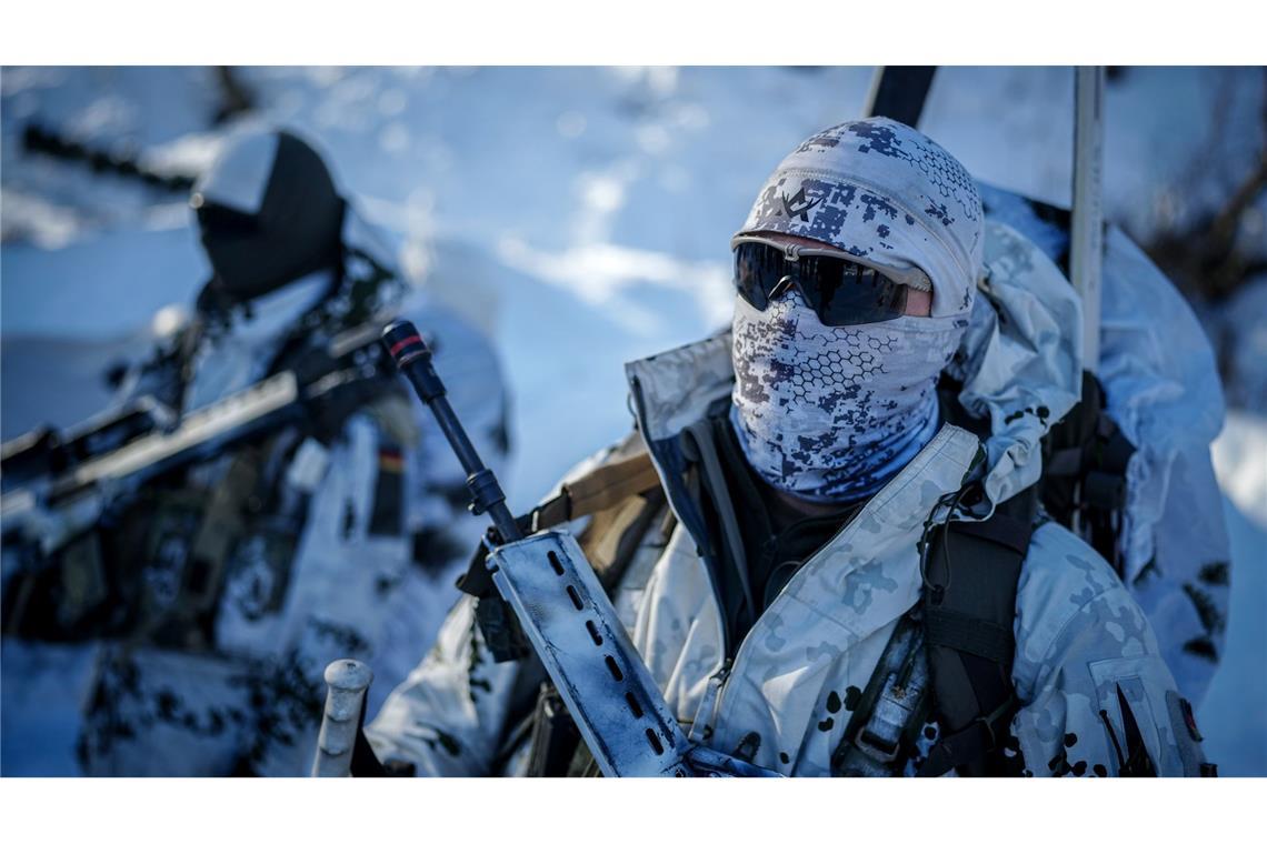 Pistorius bei Gebirgsjägerübung im Hohen Norden
