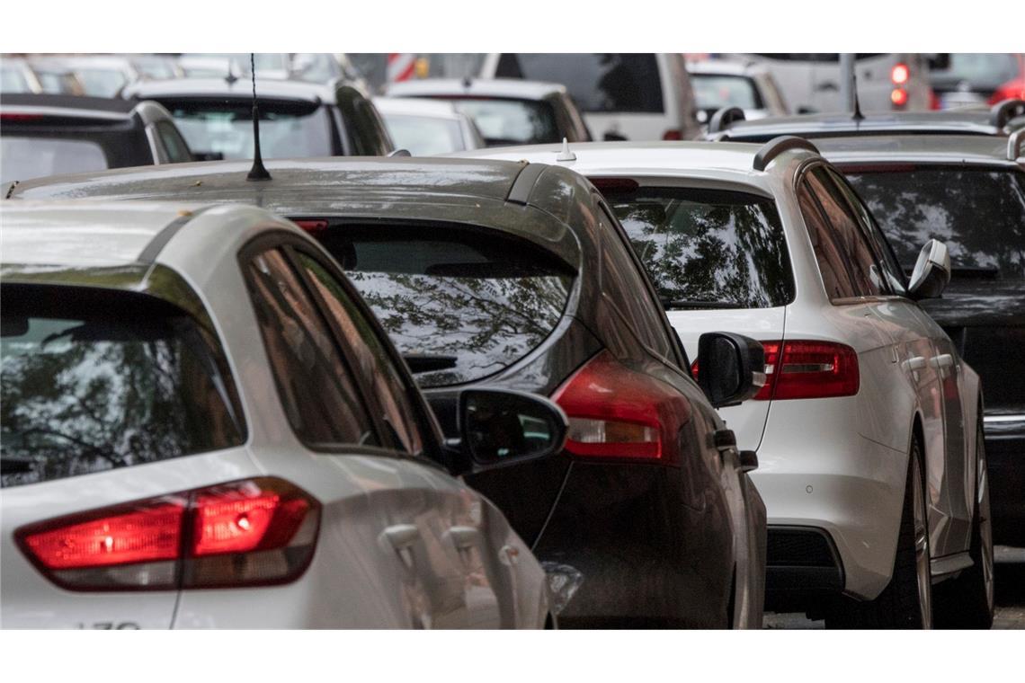 Immer mehr Autos in Deutschland Pkw-Dichte steigt seit Jahren. (Archivbild)