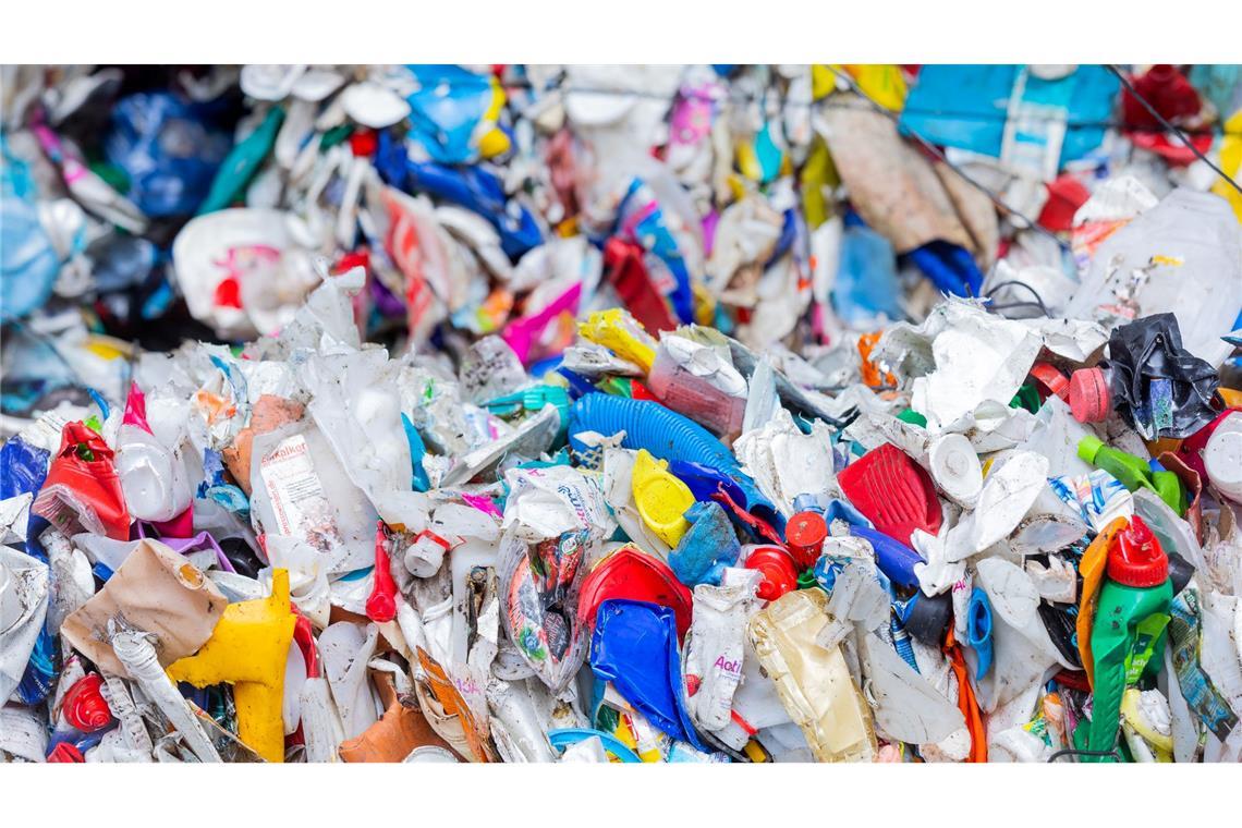 Wie sich die Aufnahme von Mikroplastik vermindern lässt Plastik landet nicht nur auf dem Müll, sondern auch im Körper der Menschen. (Symbolbild)