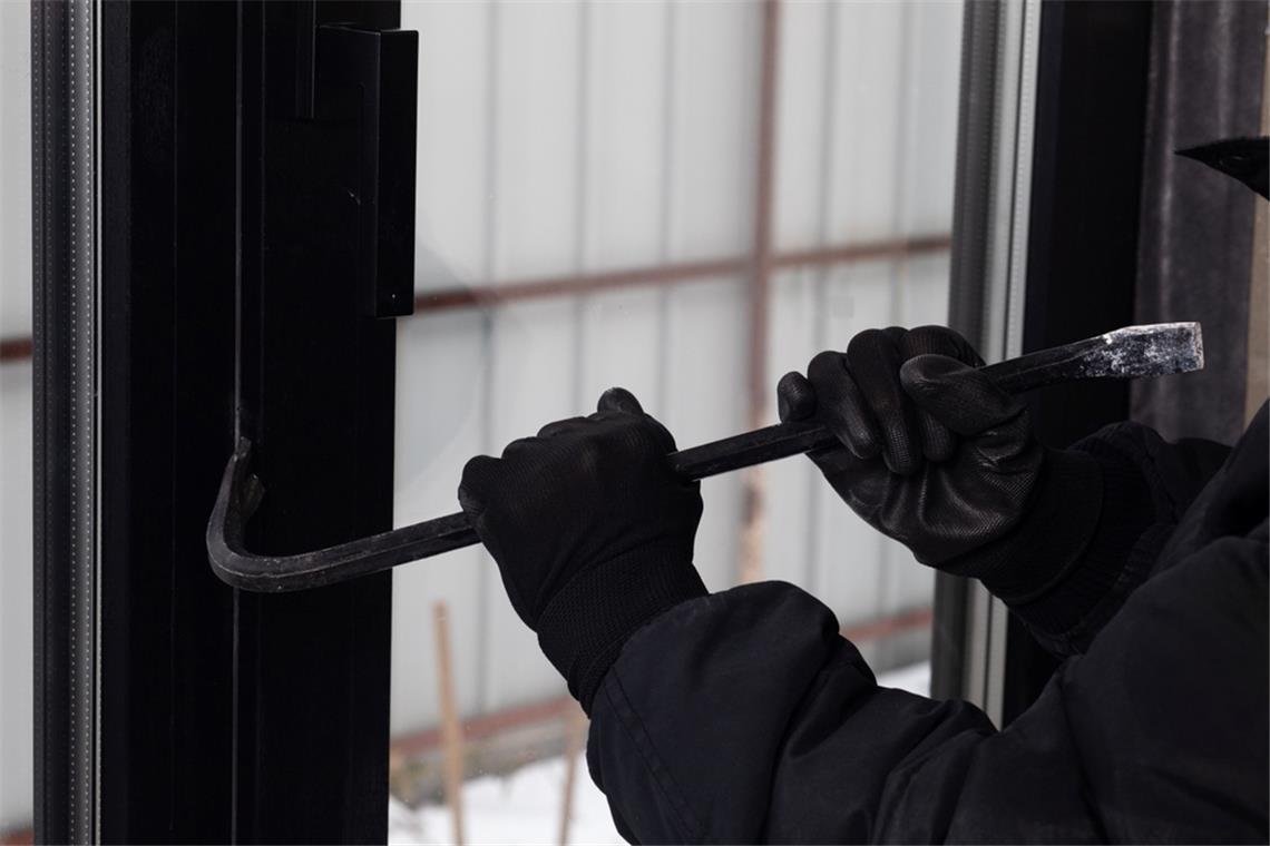 Plötzlich stand das Kind einem Einbrecher gegenüber. (Symbolbild)