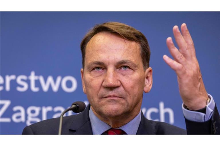 Polens Außenminister Radoslaw Sikorski wirft Putin eine Eskalation des Ukraine-Kriegs vor (Archivbild).