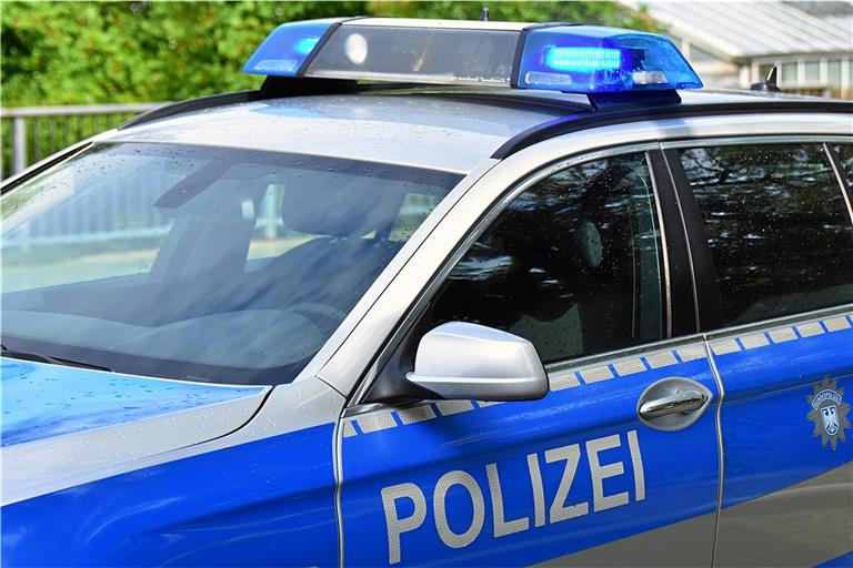 Polizei nimmt betrunkenen 23-Jährigen in Gewahrsam. Symbolfoto: Tobias Sellmaier