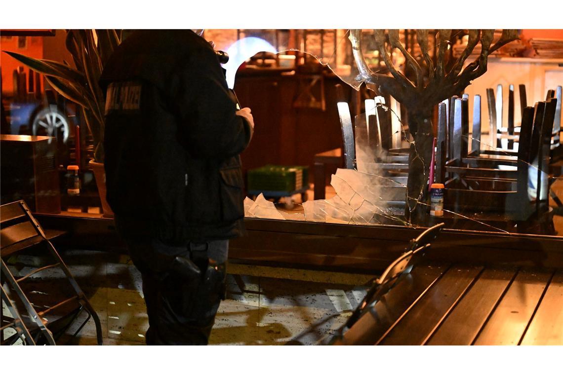 Polizei spricht von politischer Brisanz bei dem Einsatz.