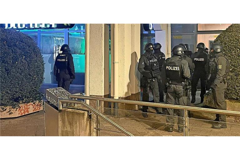 Polizei zeigt Präsenz: Razzia im Januar 2024 am damaligen Szenetreff der Vaihinger Gruppierung.