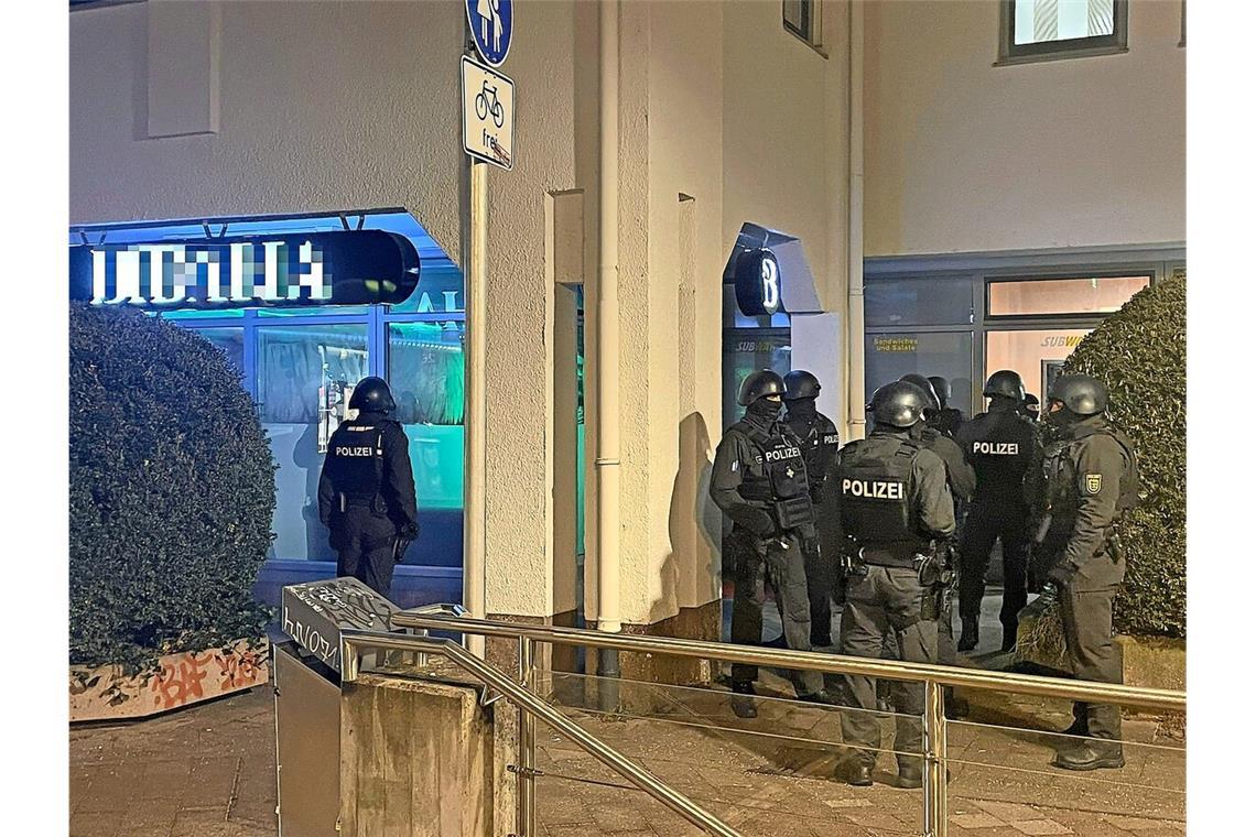Polizei zeigt Präsenz: Razzia im Januar 2024 am damaligen Szenetreff der Vaihinger Gruppierung.