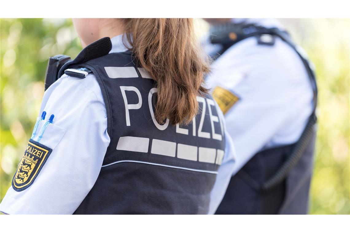 Bande soll Autoräder im Millionenwert gestohlen haben Polizeibeamte nahmen mehrere Verdächtige fest. (Symbolbild)