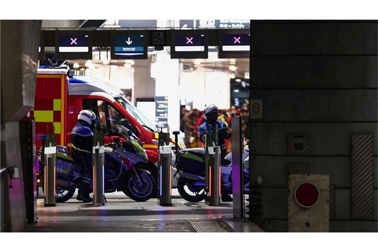 Polizeieinsatz am Pariser Bahnhof Montparnasse.