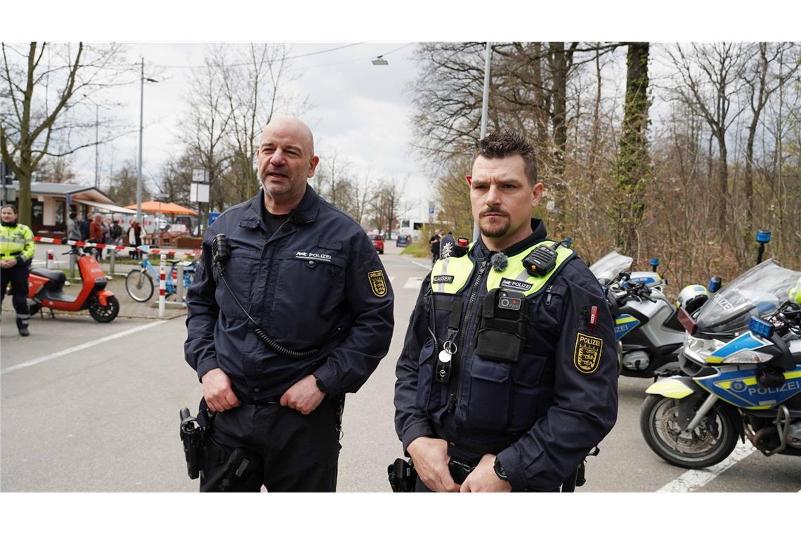 Polizeioberkommissar Dimitrios Bastounis (l.) und seine Kollegen waren am Carfriday auf der Waldau vor Ort und führten Kontrollen durch.