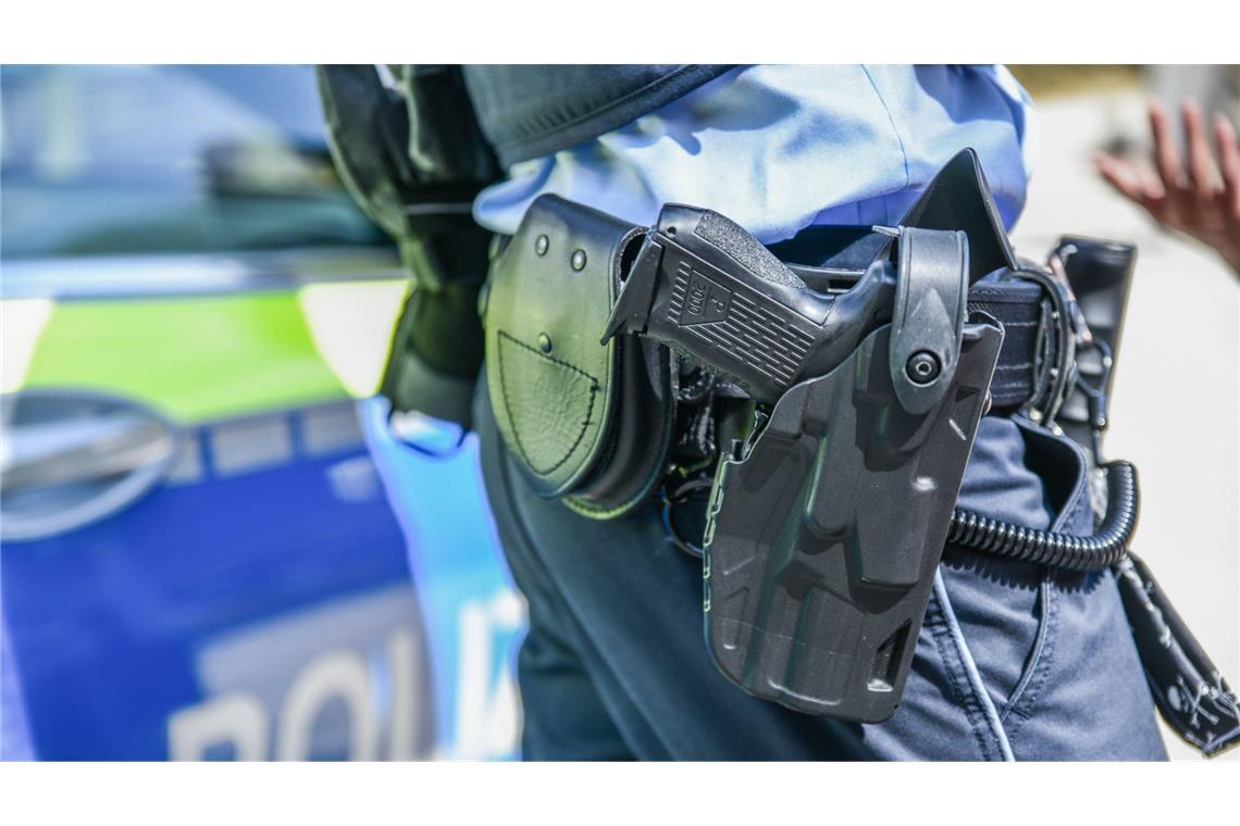 Polizei schießt auf Mann mit Axt und Messer Polizist mit Dienstwaffe – in Stuttgart machte ein Beamter von seiner Gebrauch. (Symbolbild)