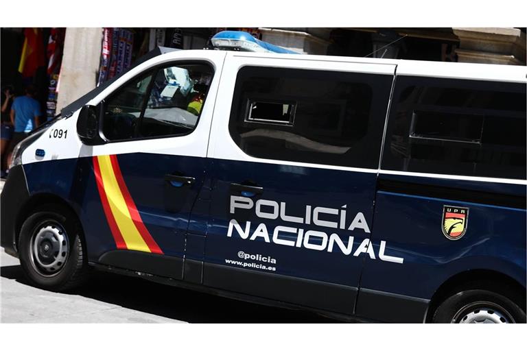 Polizisten drangen am Montag in das Haus ein. (Symbolbild) <a href="/inhalt.spanien-medien-drei-tote-infolge-des-stromausfalls.4f2a2a2c-e8dc-47f8-b9a3-2f321254208d.html" target="_blank"></a>