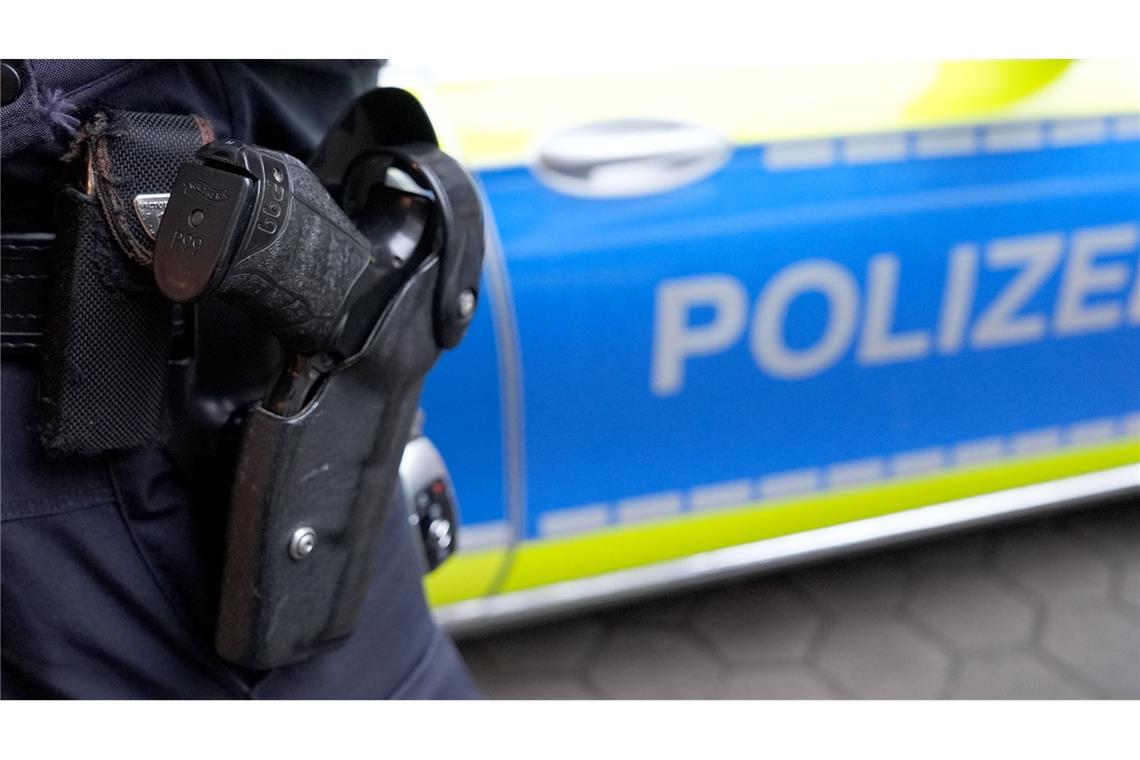 Polizisten nahmen den Mann fest (Symbolbild).