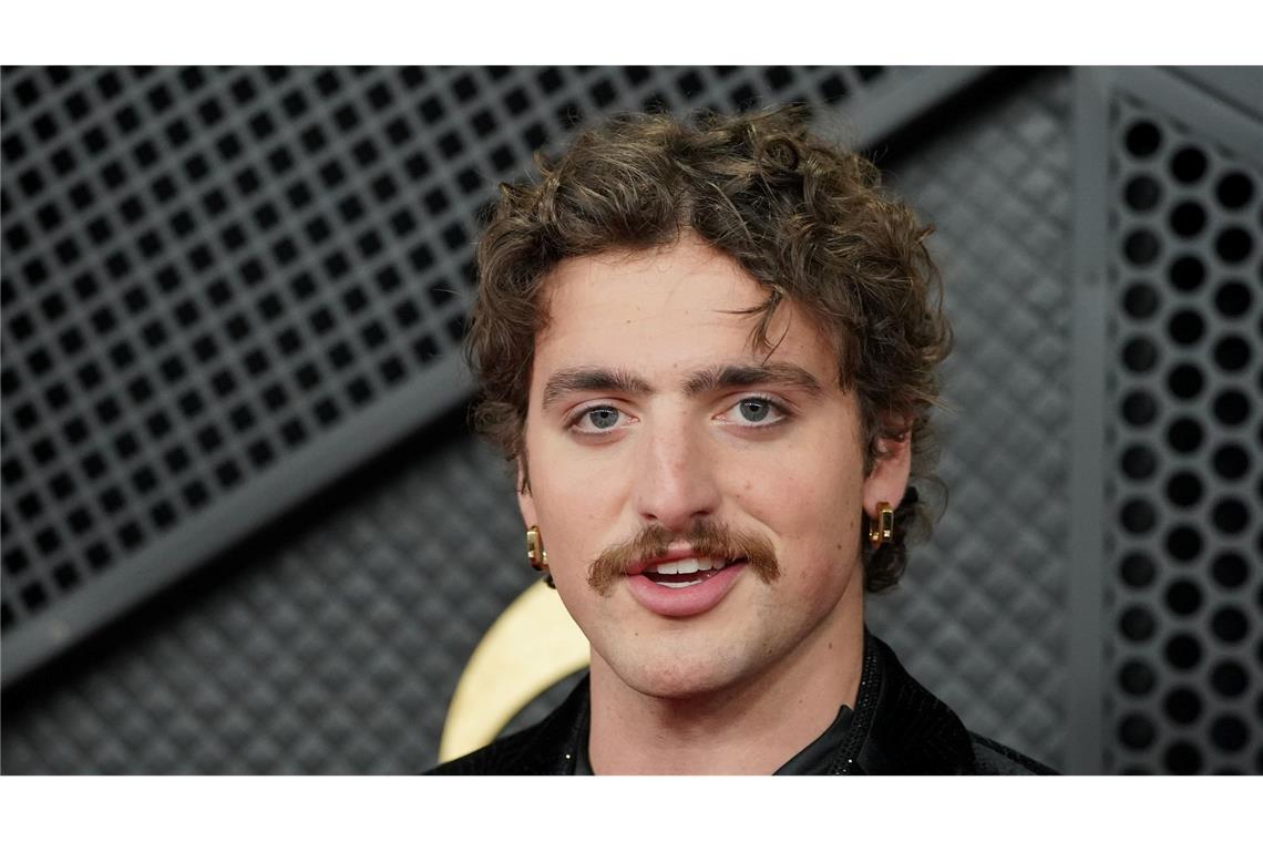 Popstar Benson Boone gehört zu den Promis der letzten Jahre, die den Oberlippenbart-Hype befeuerten. (Archivbild)