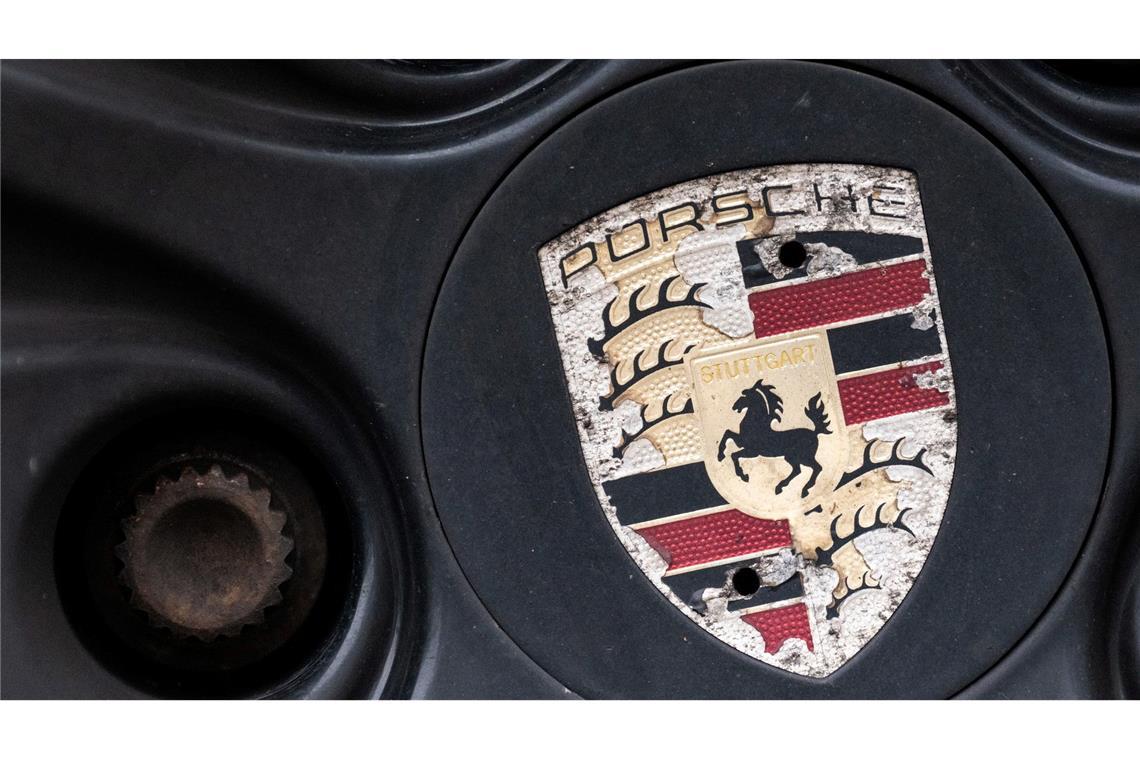 Autoaktien brechen nach Gewinnwarnung bei Porsche und VW ein Porsche vollzieht einen Strategieschwenk - an der Börse geht es bergab