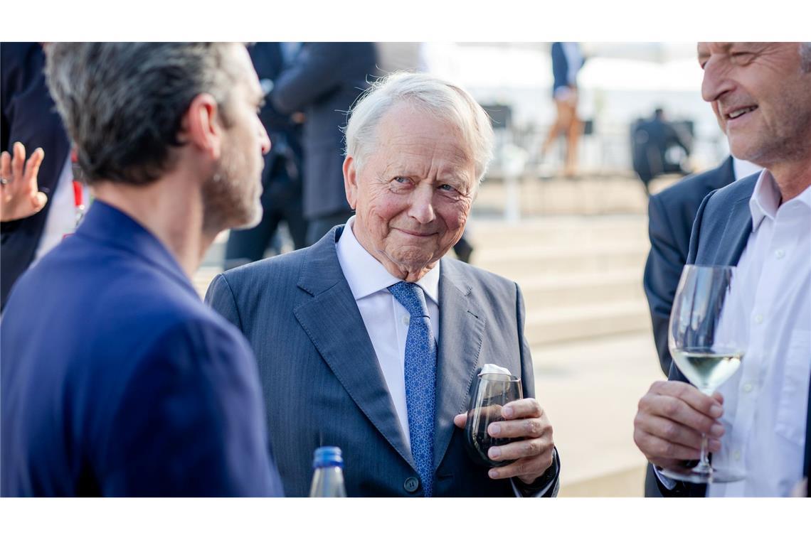 Sportwagenbauer Porsche plant Umbau des Vorstands Porsche-Vorstand Detlev von Platen (rechts) steht unter Druck. (Archivbild)