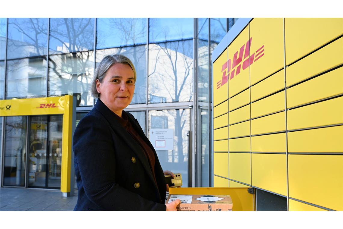 Paketbranche setzt auf Automaten - DHL peilt Verdopplung an Post-Deutschlandchefin Nikola Hagleitner hält viel von Paketautomaten - die nutzt sie bisweilen auch selbst, um privat bestellte Pakete abzuholen. (Archivbild)