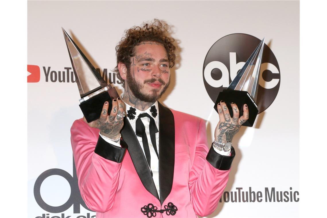 Datum, Übertragung & Nominierungen Post Malone (hier bei den American Music Awards 2018) geht in diesem Jahr mit gleich 8 Nominierungen ins Rennen.