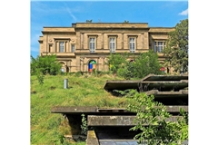 Prachtbau mit mehr als nur Instandhaltungsmängeln: Die Villa Berg im Stuttgarter Osten harrt ihrer Sanierung. Das kann wegen der Finanzkrise der Stadt noch etliche Jahre dauern.