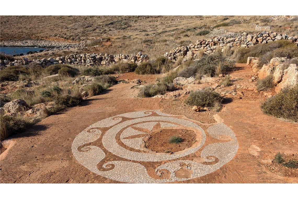 Prägend waren patriarchisch ausgerichtete Gemeinschaften, die einzigartige, nur in der Inneren Mani zu findenden Megalithbauten schufen.