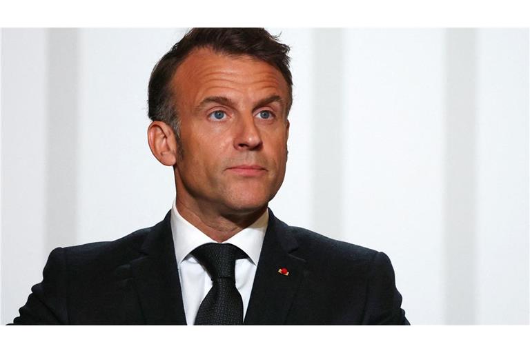 Präsident Emmanuel Macron habe den französischen Botschafter in Algerien zu Beratungen zurückbeordert.
