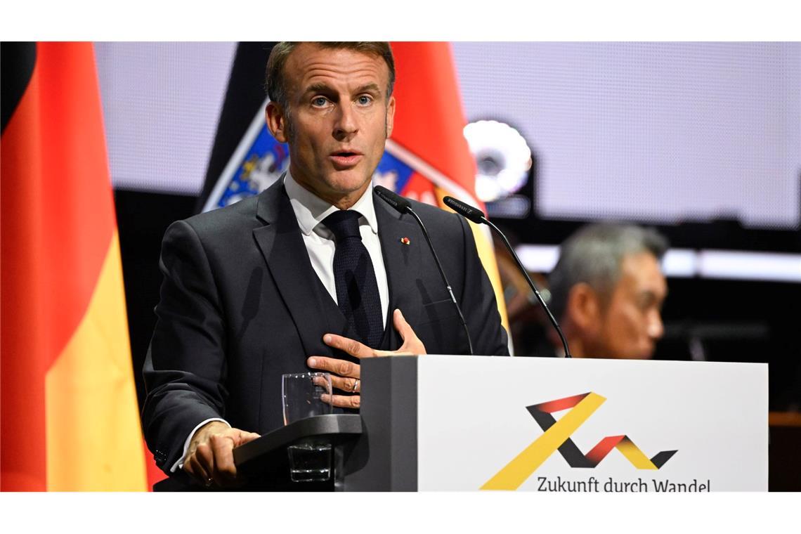 Merz mahnt zu "Kraftanstrengung" und "Aufbruch" Präsident Macron schlägt in seiner Rede einen weiten Bogen.