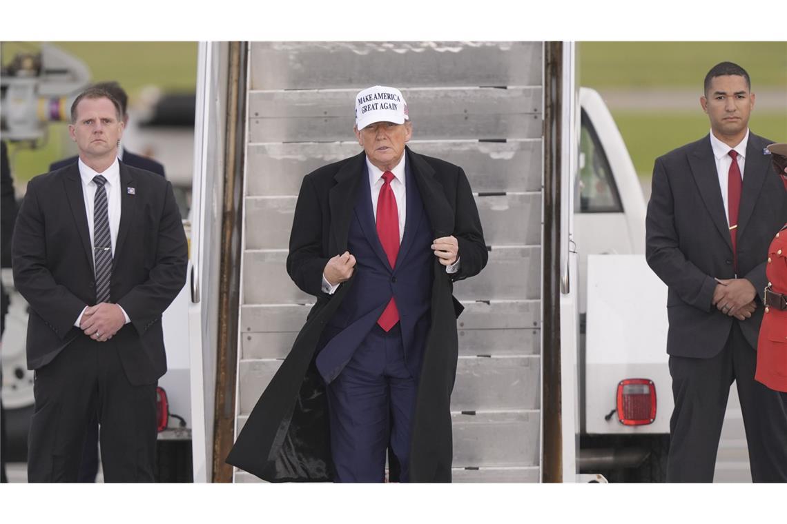 US-Regierung muss wieder geschlechtsneutrale Reisepässe ausstellen Präsident Trumps Regierung wurde angehalten, wieder geschlechtsneutrale Reisepässe auszustellen.