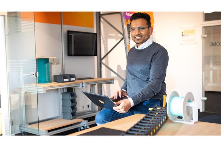 Prakash Mishra, Elektroingenieur aus Indien, arbeitet bei Lapp In Stuttgart. Er  spielt gerne Cricket und liebt Käsespätzle mit Kurkuma.
