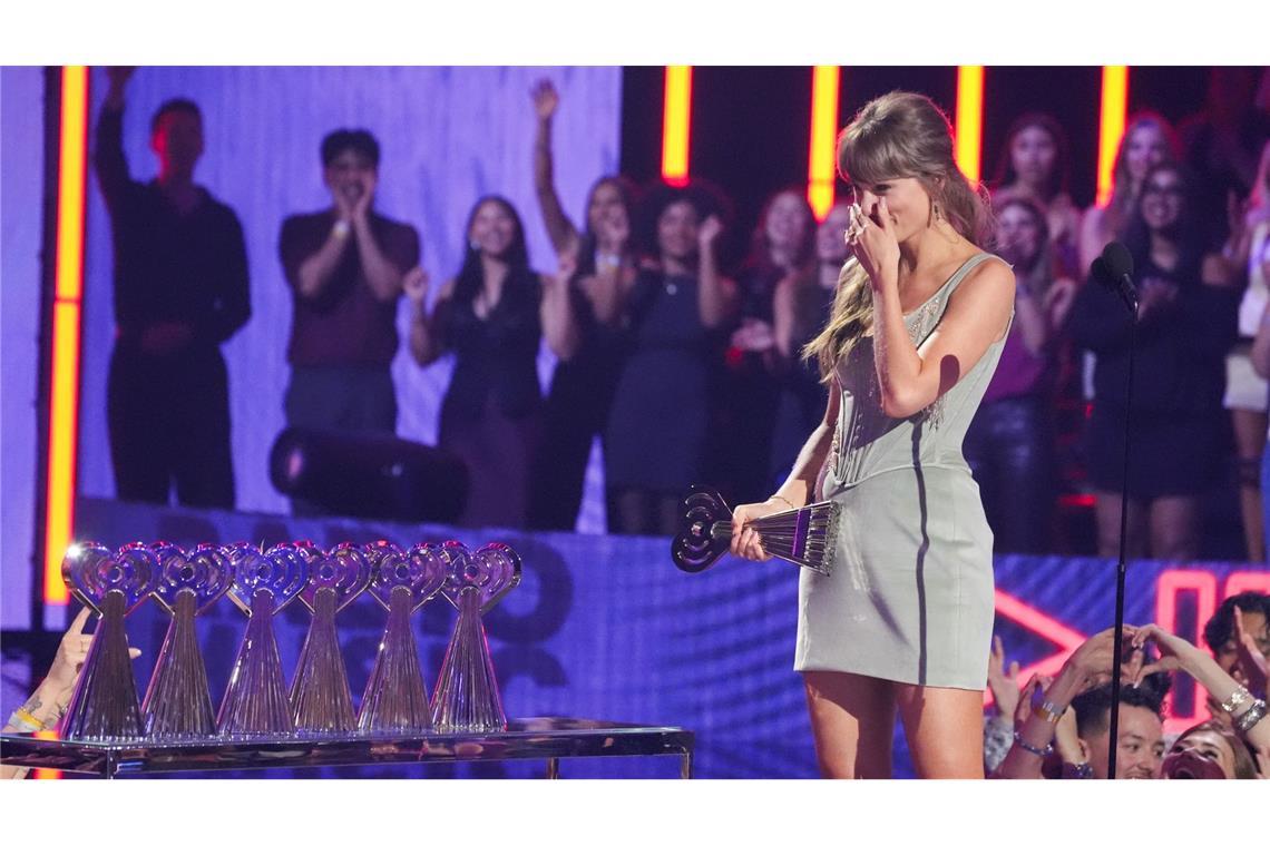 Preisregen im Dolby Theatre: Taylor Swift wird in Los Angeles zur Künstlerin des Jahres gekürt