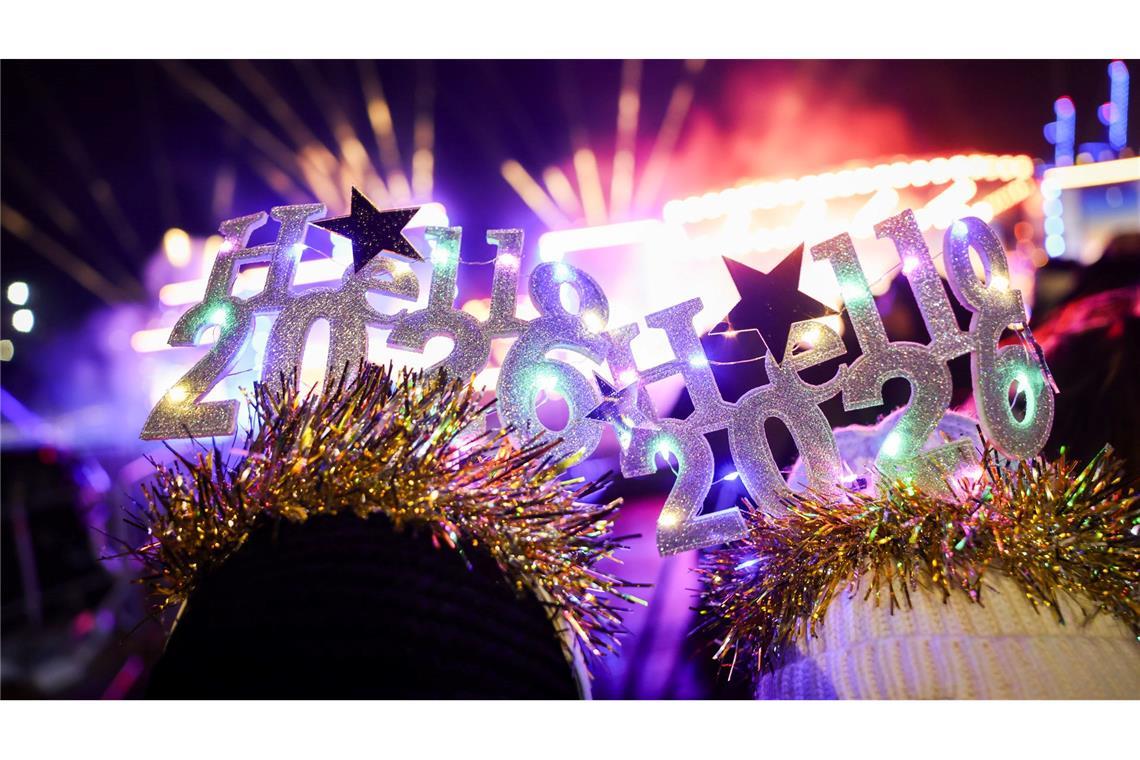 Premiere am Wasser: Besucherinnen erleben ZDF-Silvestershow in Hamburgs Hafencity